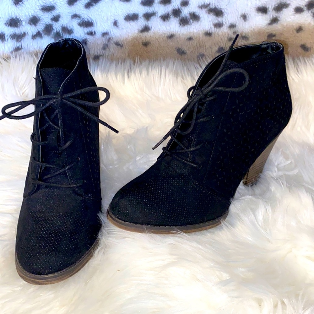 Low cut boots, black